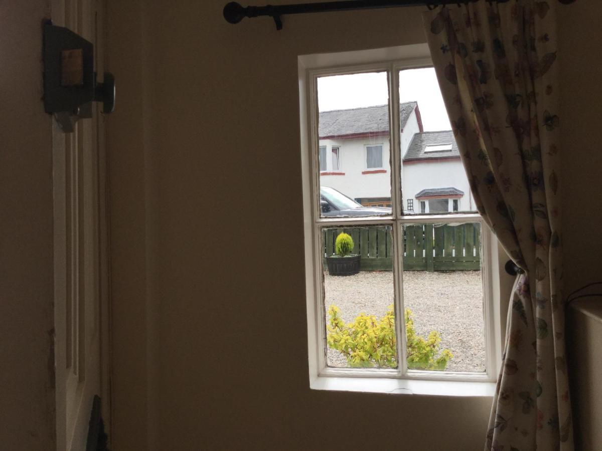 Three-Bedroom Old Cottage Free Parking Inverness Exterior photo